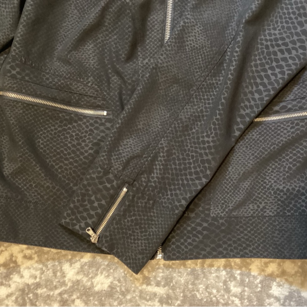 Chicos unlined Zenergy jacket in black size 1 - Picture 8 of 8